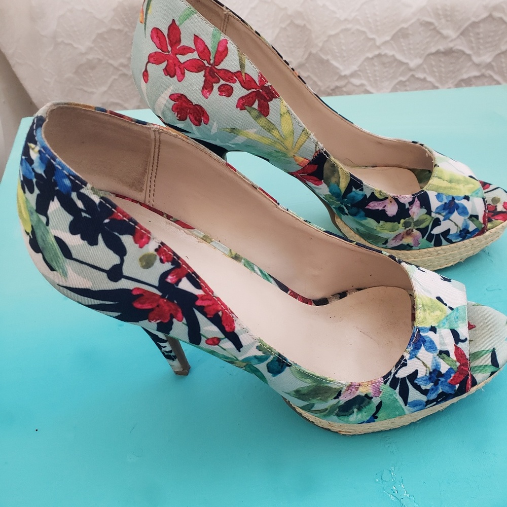 Apt 9 Floral EUC Platform Heels